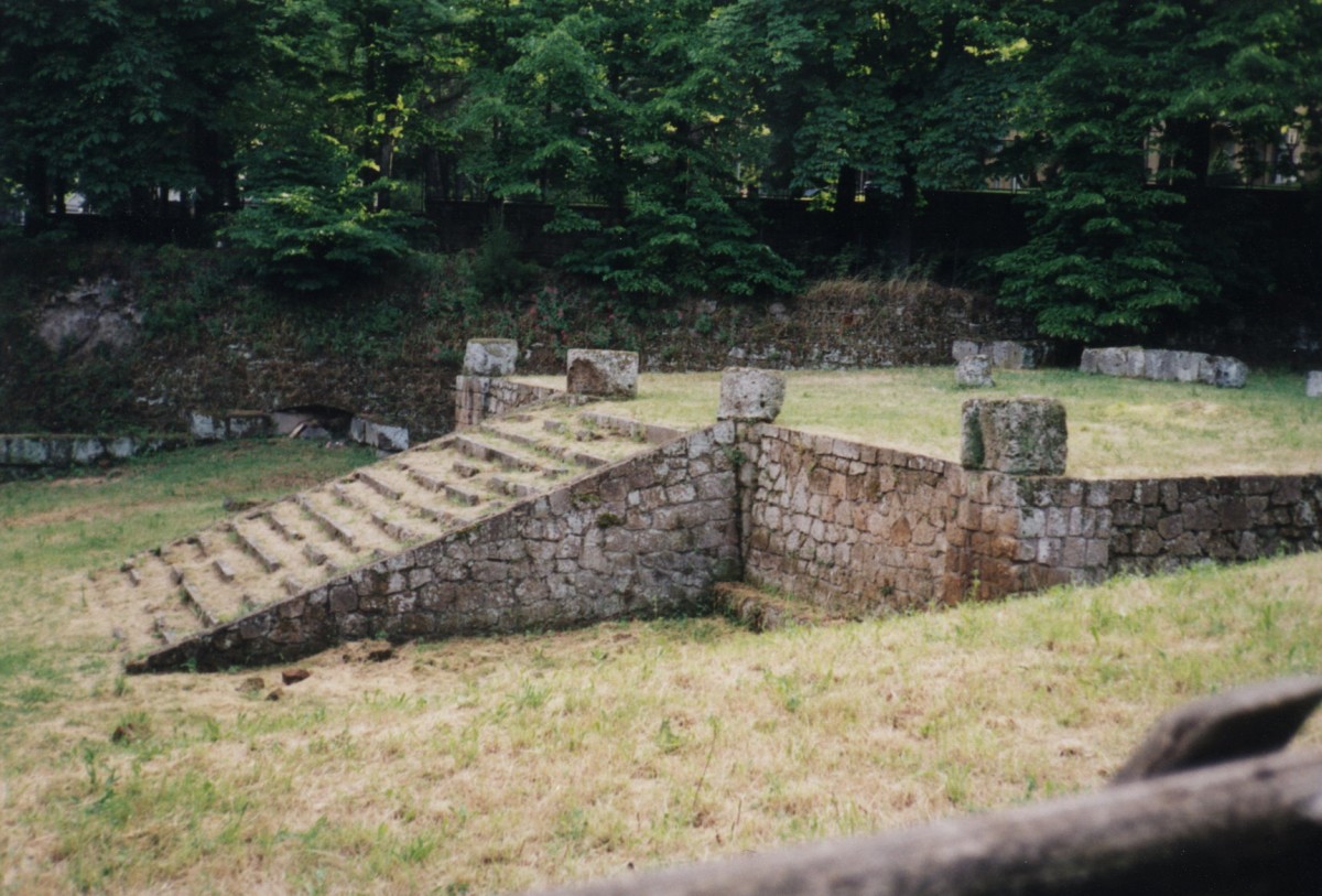 29-05-98 - Orvieto - fondations d'un temple etrusque, vue.jpg